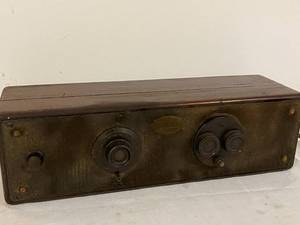 lot 82 image: Vintage Atwater Kent Radio