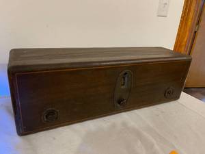 lot 84 image: Vintage RCA Radiloa 18 Radio