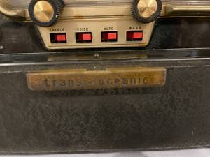 lot 86 image: Zenith Wave Magnet Trans Oceanic Radio