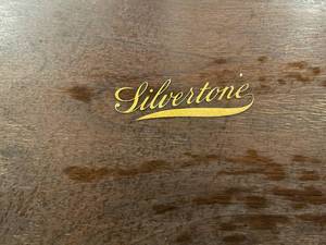 lot 113 image: Vintage Silverstone Radio