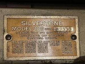lot 115 image: Vintage Silverstone Radio