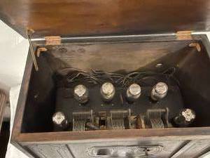 lot 125 image: Vintage Air-Line Radio