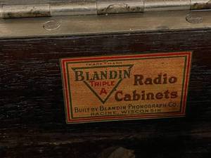 lot 127 image: Vintage Blandin Radio