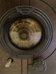 lot 140 image: Vintage Airline Radio