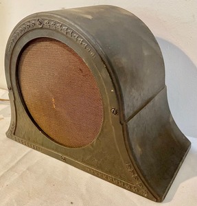 lot 46 image: Stewart-Warner Reproducer Clock Body