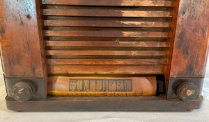 lot 8 image: 1948 General Electric Radio