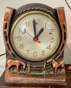lot 17 image: Horse Themed Vintage Clock