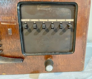 lot 28 image: Webster Electric Company Radio