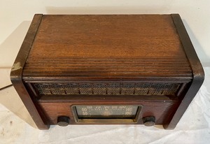lot 23 image: General Electric Radio