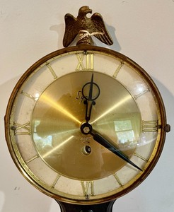 lot 25 image: Vintage Syroco Banjo Wal Clock