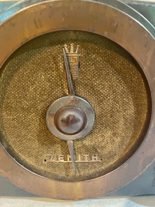 lot 146 image: Zenith Radio