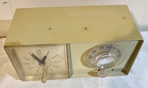 lot 161 image: General Electric Clock Radio