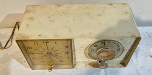 lot 159 image: General Electric Clock Radio