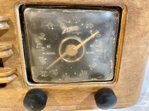 lot 163 image: Zenith Radio