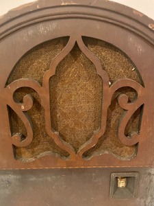 lot 167 image: Vintage Majestic Radio
