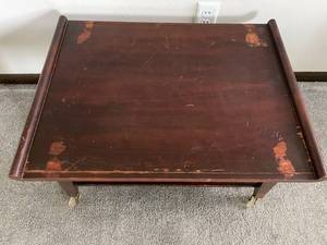lot 214 image: Vintage Rolling End Table