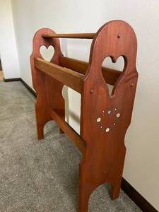 lot 216 image: Wooden Heart Themed Quilt Rack