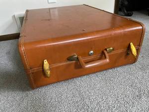 lot 262 image: Vintage Samsonite Suitcase