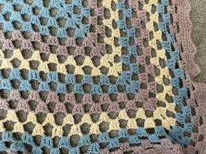 lot 270 image: Loose Knit Afghan