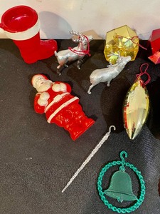 lot 338 image: Vintage Ornaments