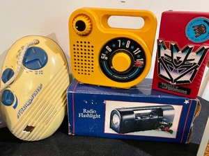lot 344 image: Fun Vintage Radios