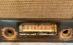 lot 274 image: Vintage Radio