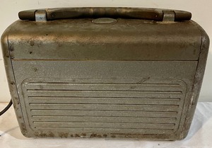 lot 275 image: General Electric Radio