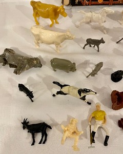 lot 284 image: Western Round Up and Animal Figurines