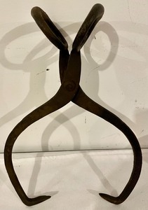 lot 304 image: Vintage Ice Grabbers