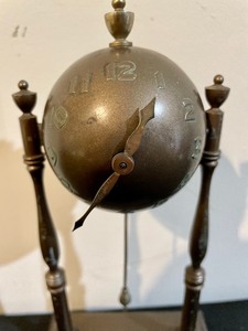 lot 328 image: Vintage Clock