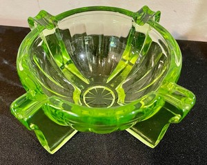 lot 326 image: Vintage Vaseline Glassware