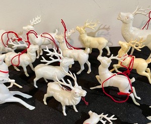 lot 336 image: Lovely Vintage Reindeer Ornaments