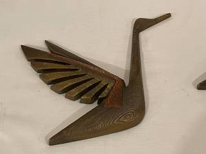 lot 388 image: 2 Burwood Products Wall Mount Swans