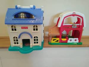 2 Fisher Price Little People pieces