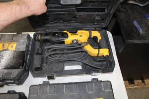 lot 367 image: DeWalt D25262 3 Mode SDS D-Handle  with Plastic Case
