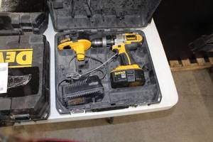 lot 366 image: DeWalt DCD940 18V Cordless XRP DrillDriver  with Plastic Case, Batteries (x2), Charger