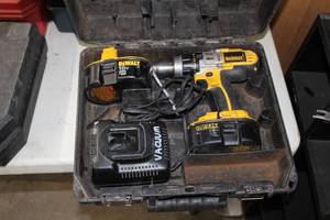 lot 370 image: DeWalt DCD940 18V Cordless  12 XRP DrillDriver  with Plastic Case, Batteries (x2), Charger
