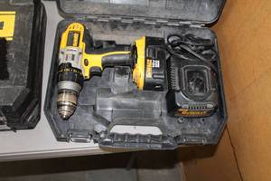 lot 377 image: DeWalt DCD940 18V Cordless  12 XRP DrillDriver  with Plastic Case, Battery, Charger