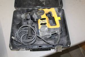 lot 379 image: DeWalt D25303  12 SDS Rotary Hammer Steel Drilling  with Plastic Case