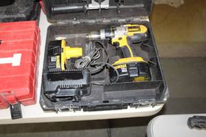 lot 427 image: DeWalt DCD940 18V Cordless  12 XRP DrillDriver  with Plastic Case, Batteries (x2), Charger