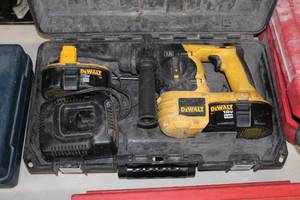 lot 425 image: DeWalt DC212 18V Cordless SDS Hammer  with Plastic Case, Batteries (x2), Charger