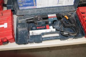 lot 423 image: Bosch 11224VSR Bulldog Xtreme Drill  with Plastic Case