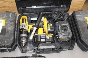 lot 390 image: DeWalt DCD940 18V Cordless  12 XRP DrillDriver  with Plastic Case, Batteries (x2), Charger