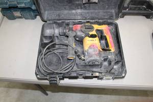 lot 387 image: DeWalt D25303  12 SDS Rotary Hammer Steel Drilling  with Plastic Case