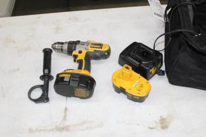 lot 394 image: DeWalt DCD940 18V Cordless  12 XRP DrillDriver  with Soft Side Carry Bag, Batteries (x2), Charger