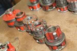 lot 500 image: Lot of (5) Pipe Thread Heads  - 14, 12, 34, 34, 1