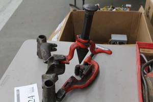 lot 524 image: Ridgid Pipe Vise