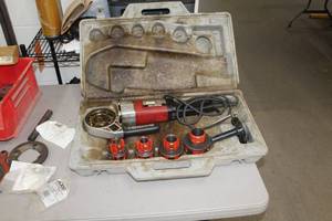lot 525 image: Ridgid 600 Electric Pipe Threader  with Pipe Thread Heads, Plastic Case