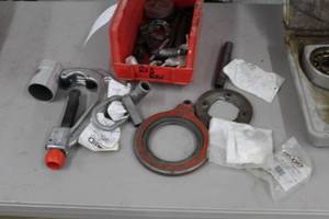 lot 526 image: Lot of Pipe Thread Tools (in bin)