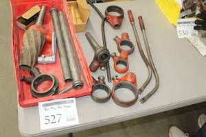 lot 527 image: Lot of Pipe Thread Tools (in bin)